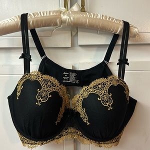 SOMA “LIMITED EDITION DECADENCE FULL COVERAGE” HOLIDAY BRA. Size 40C. Black/Gold